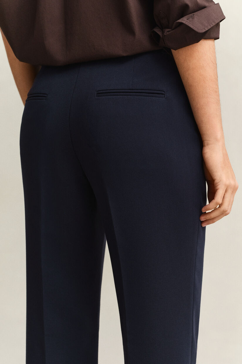 Pantalon coupe slim &eacute;vas&eacute;