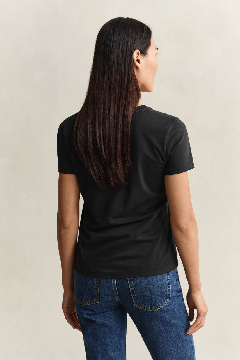 T-shirt col V avec &eacute;cusson