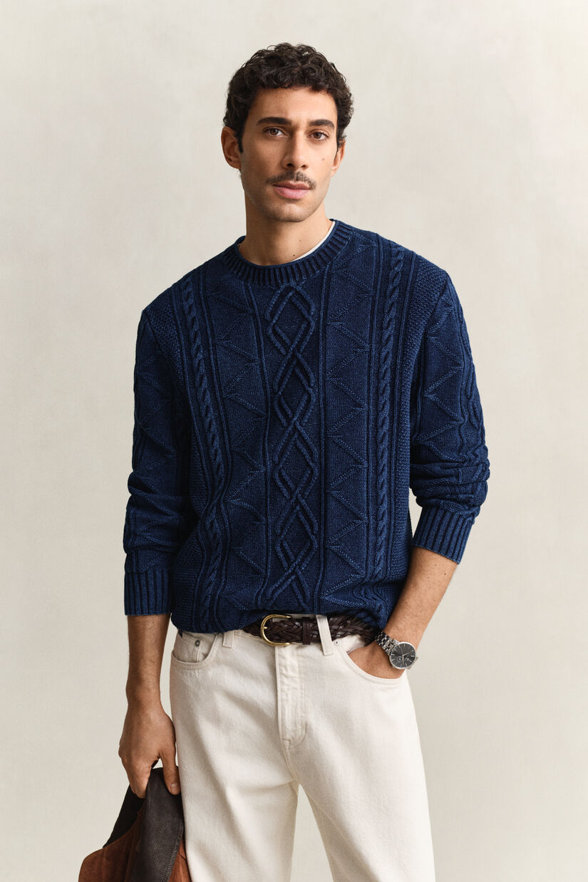 Pull en maille torsad&eacute;e indigo