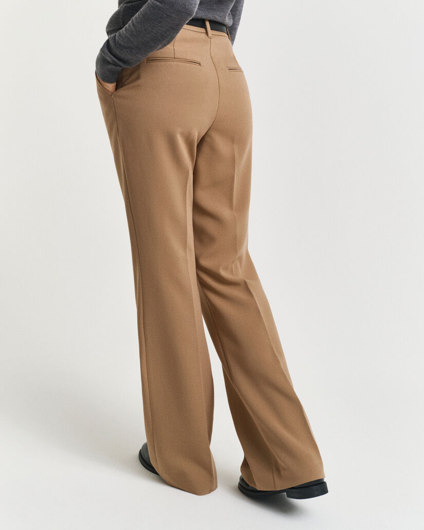Pantalon coupe slim &eacute;vas&eacute;