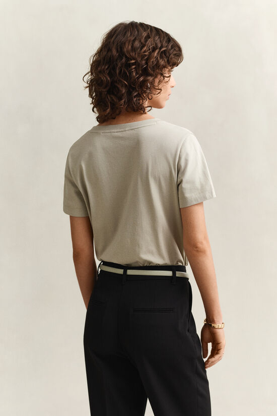 T-shirt col V avec &eacute;cusson