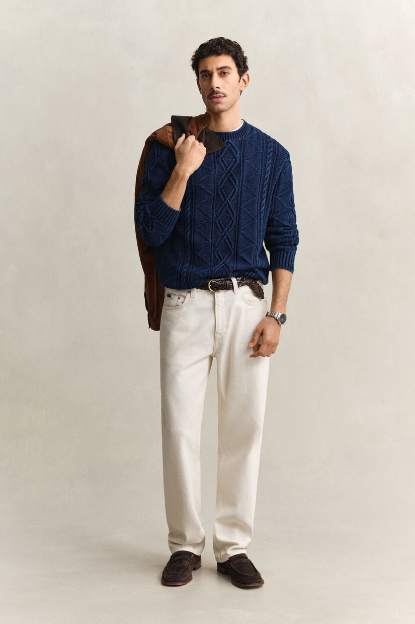 Pull en maille torsad&eacute;e indigo