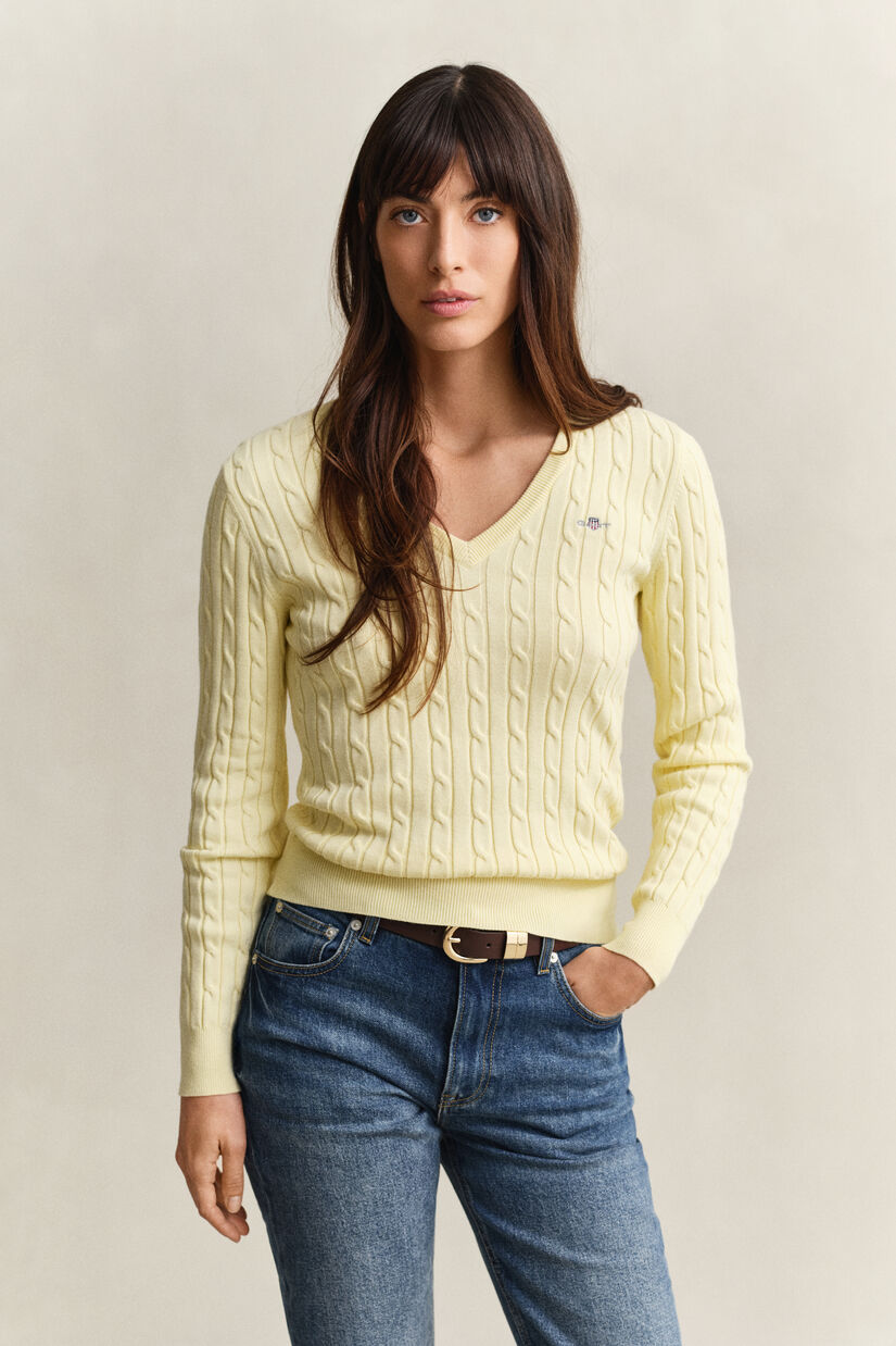 Pull col V en maille de coton stretch &agrave; torsades