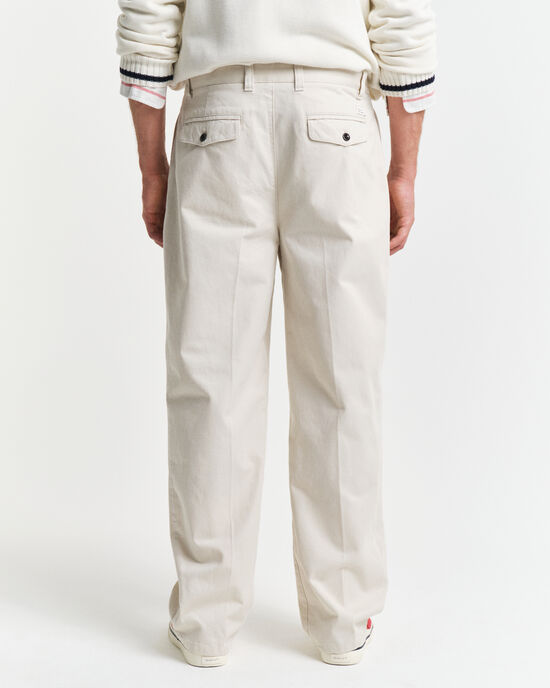 Pantalon chino relaxed fit en serg&eacute; de coton pliss&eacute;