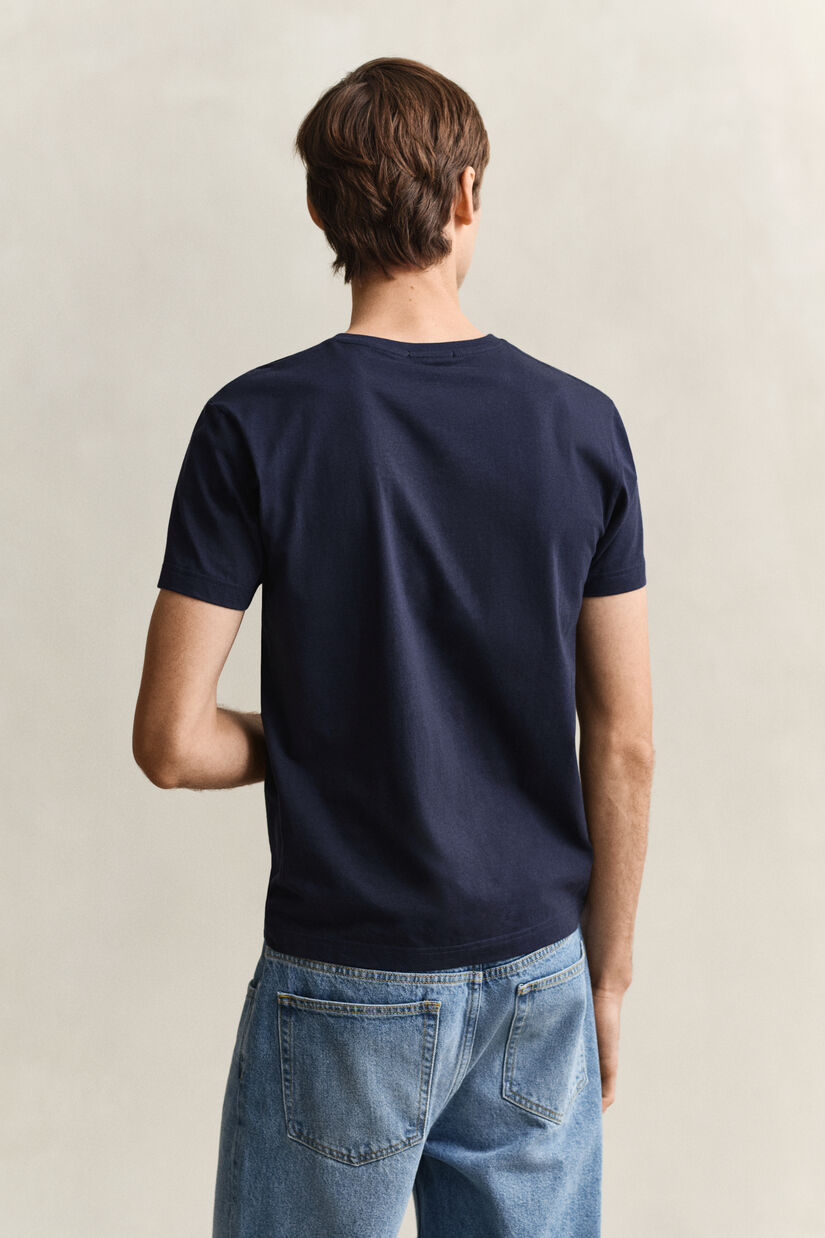 T-shirt col V coupe slim avec &eacute;cusson