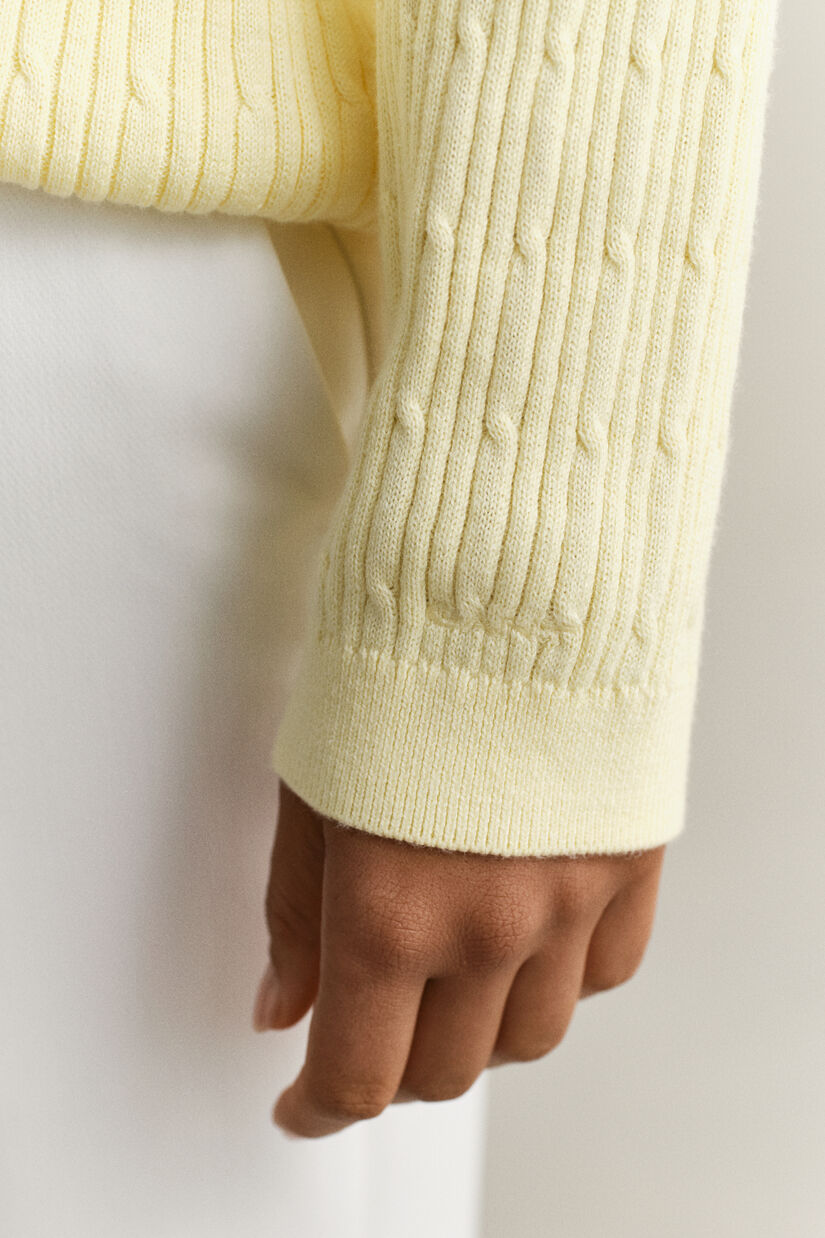 Pull col V en maille torsad&eacute;e