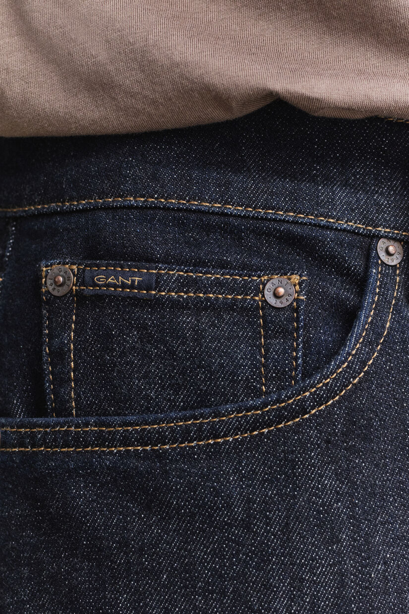 Jean coupe slim &agrave; d&eacute;lavage &eacute;pur&eacute;