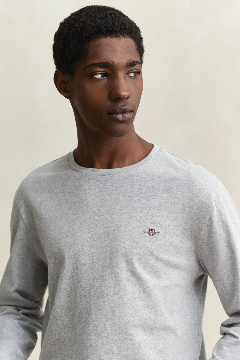 T-shirt &agrave; manches longues avec &eacute;cusson