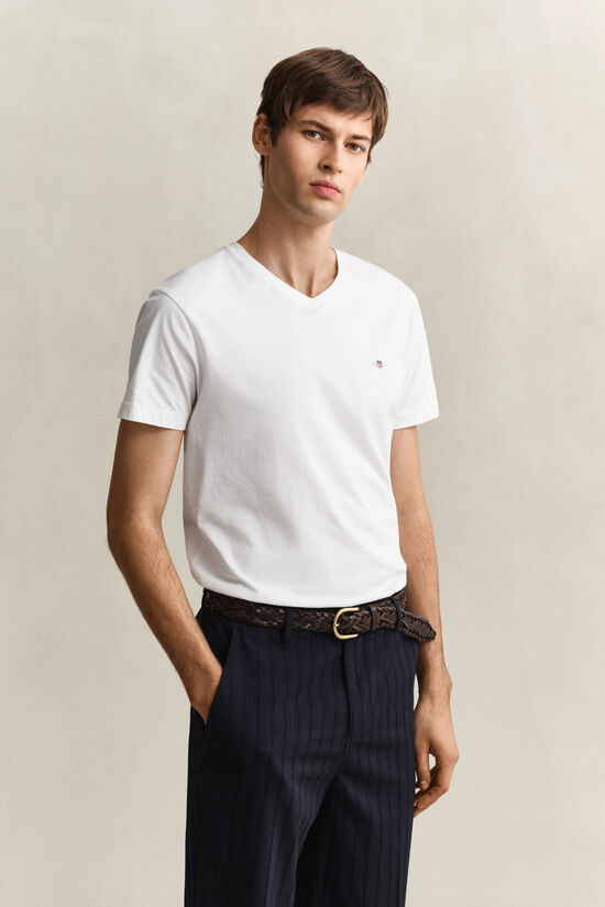 T-shirt col V coupe slim avec &eacute;cusson
