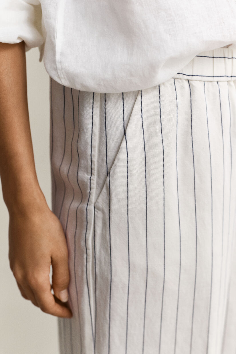 Pantalon en lin m&eacute;lang&eacute; &agrave; rayures