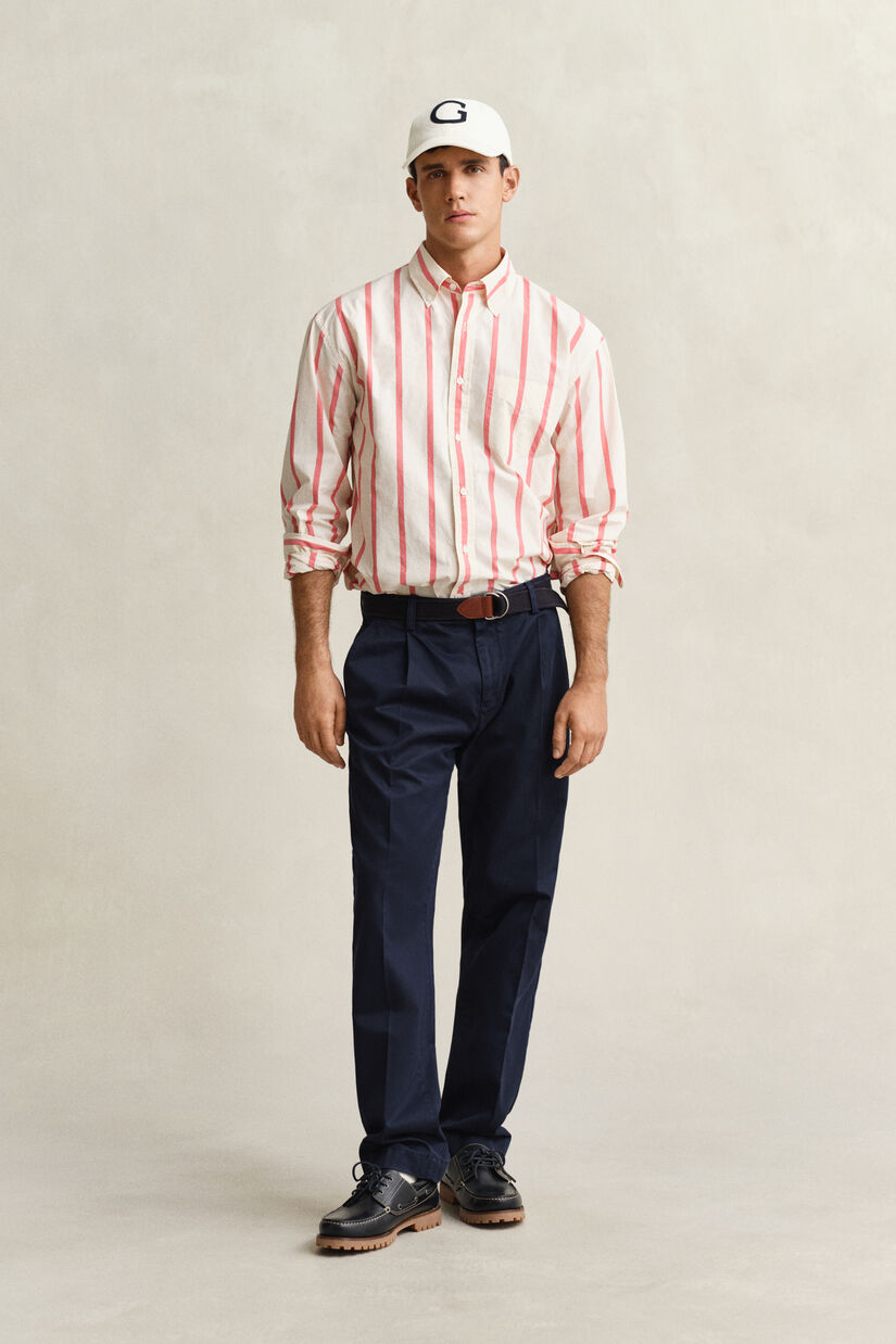 Pantalon chino coupe regular en serg&eacute; de coton