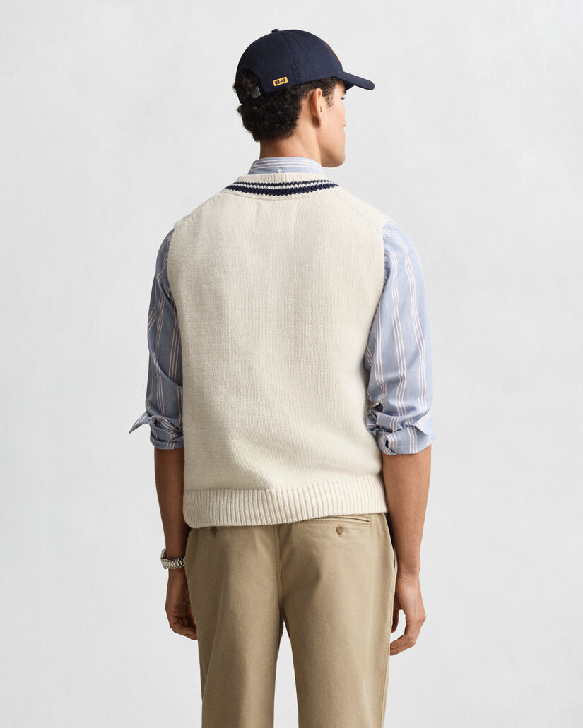Pull sans manches en maille torsad&eacute;e