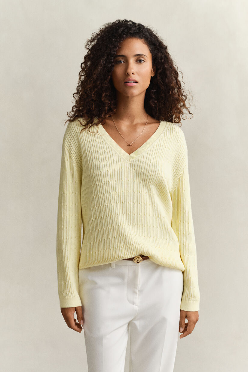 Pull col V en maille torsad&eacute;e