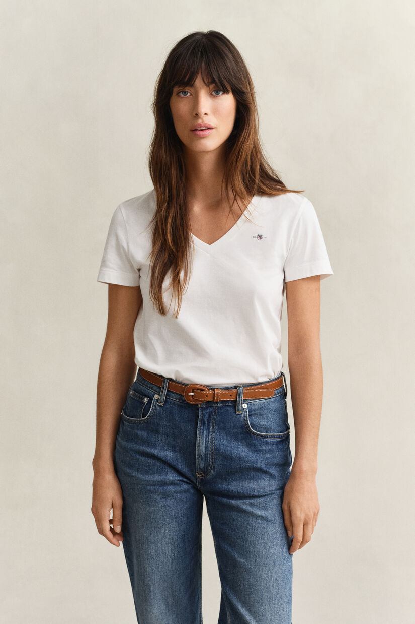 T-shirt col V avec &eacute;cusson