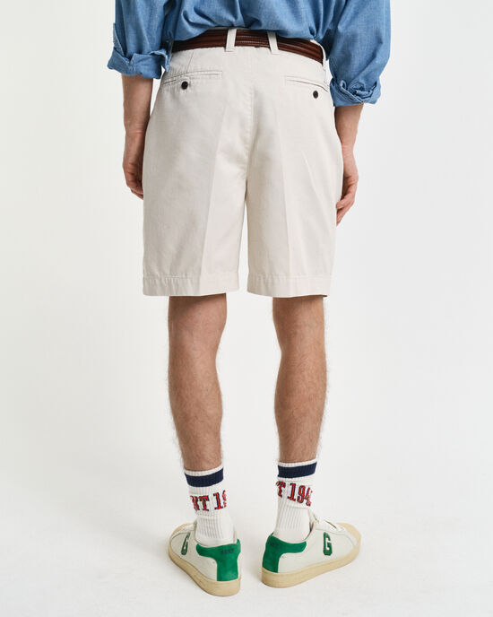 Short chino coupe d&eacute;contract&eacute;e en serg&eacute; de coton