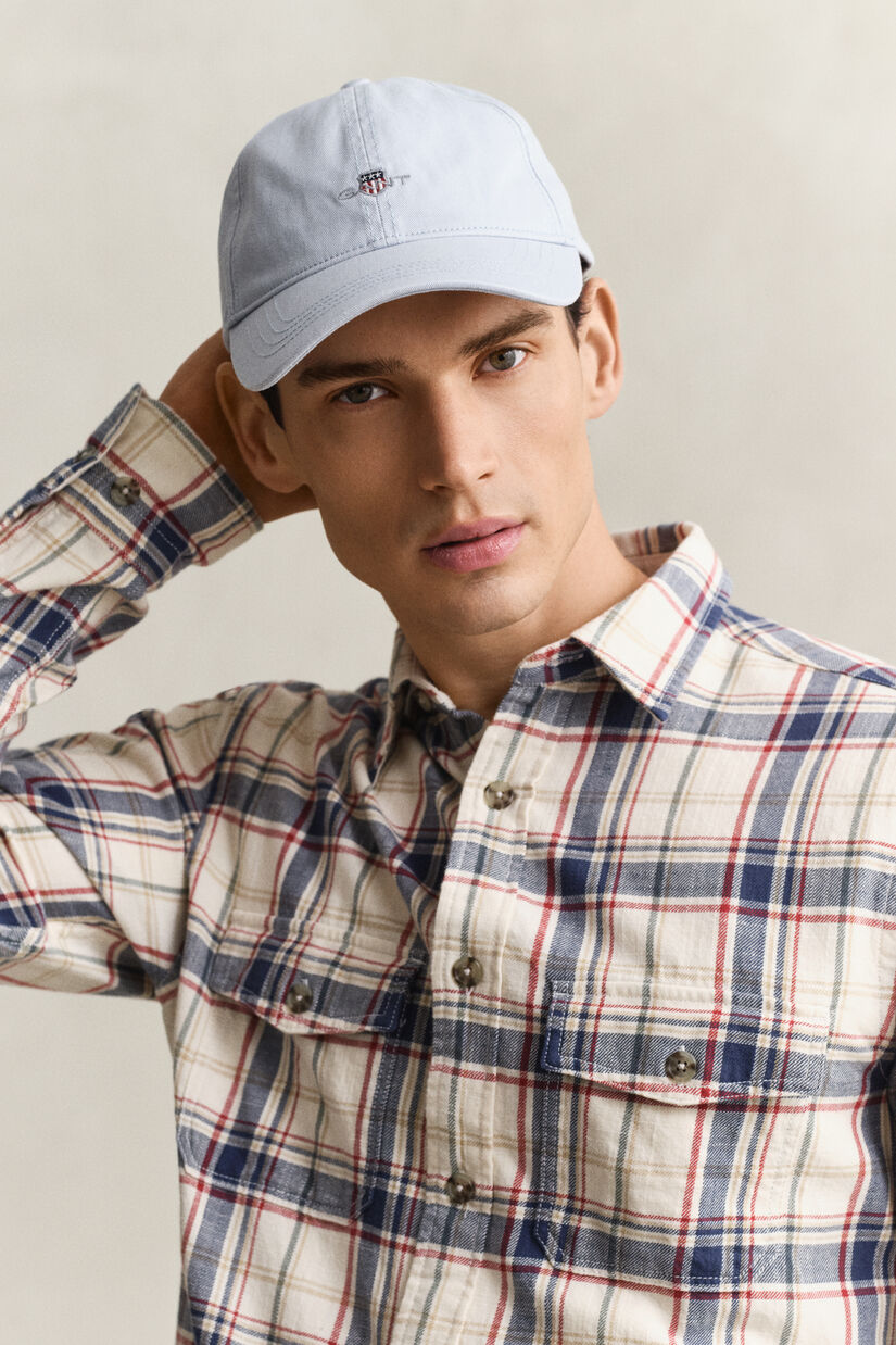 Casquette en serg&eacute; de coton avec &eacute;cusson