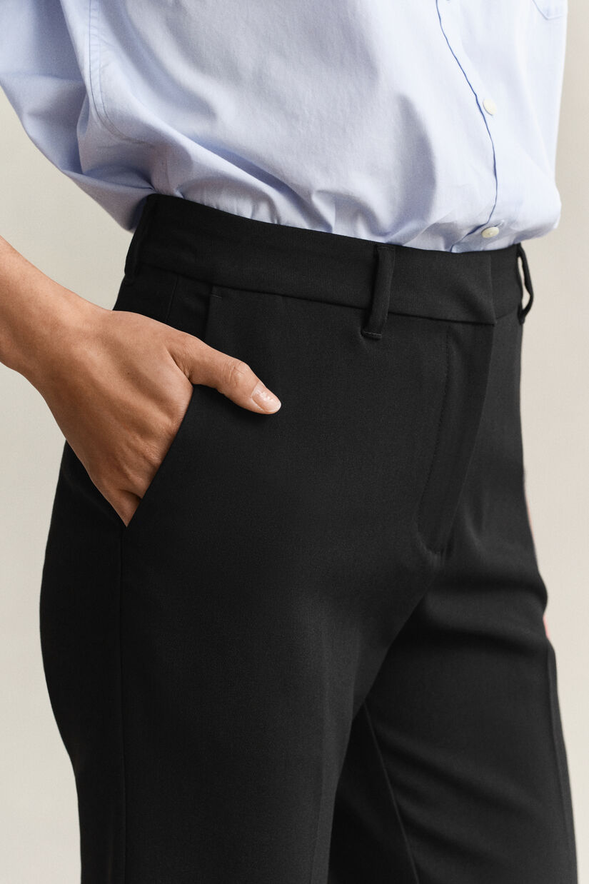 Pantalon coupe slim &eacute;vas&eacute;