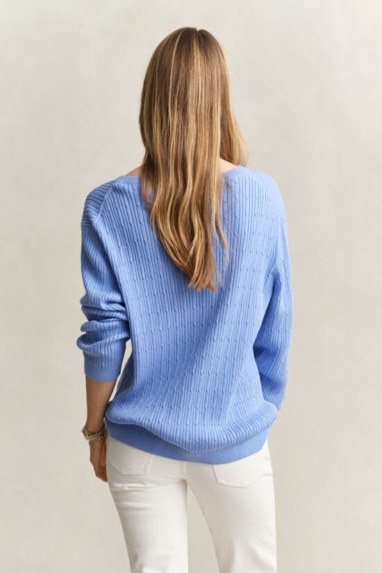 Pull col V en maille torsad&eacute;e