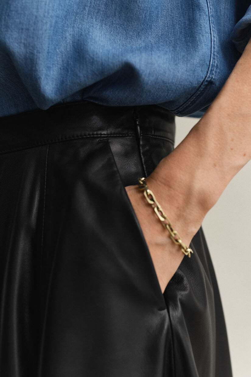 Jupe &eacute;vas&eacute;e en cuir
