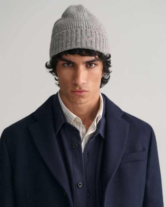 Bonnet en laine avec &eacute;cusson