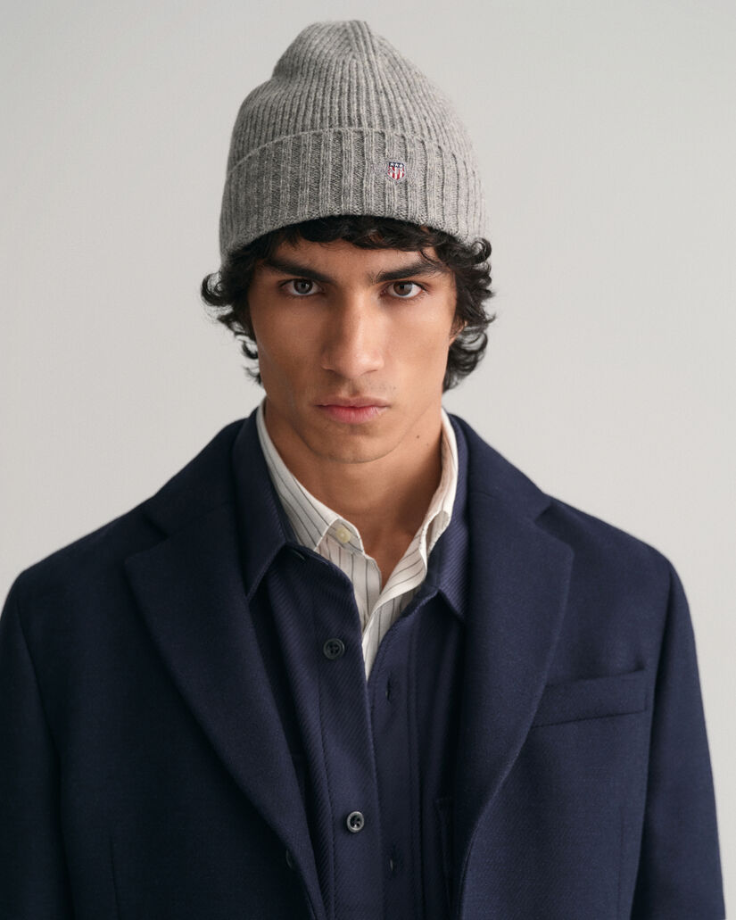 Bonnet en laine avec &eacute;cusson