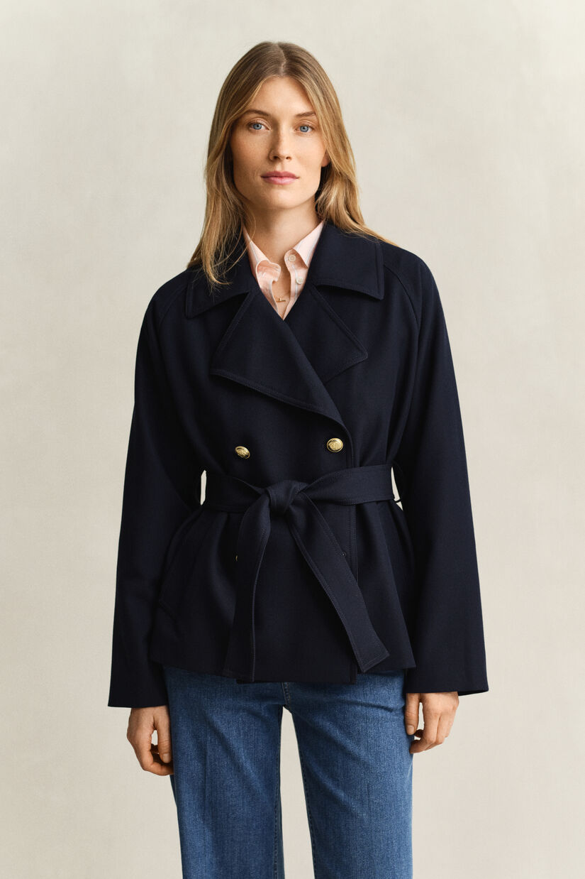 Trench-coat court