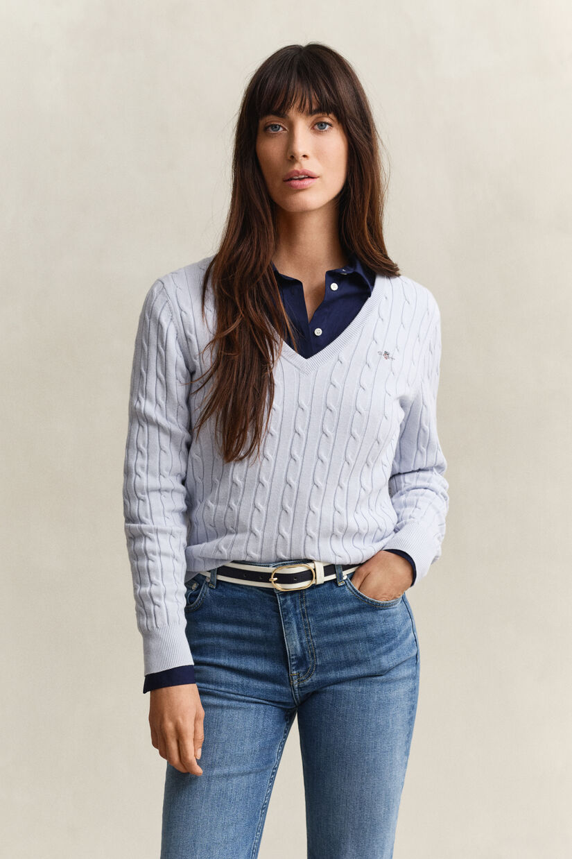 Pull col V en maille de coton stretch &agrave; torsades