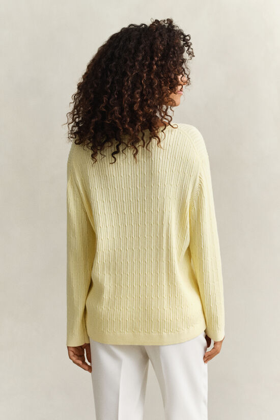 Pull col V en maille torsad&eacute;e
