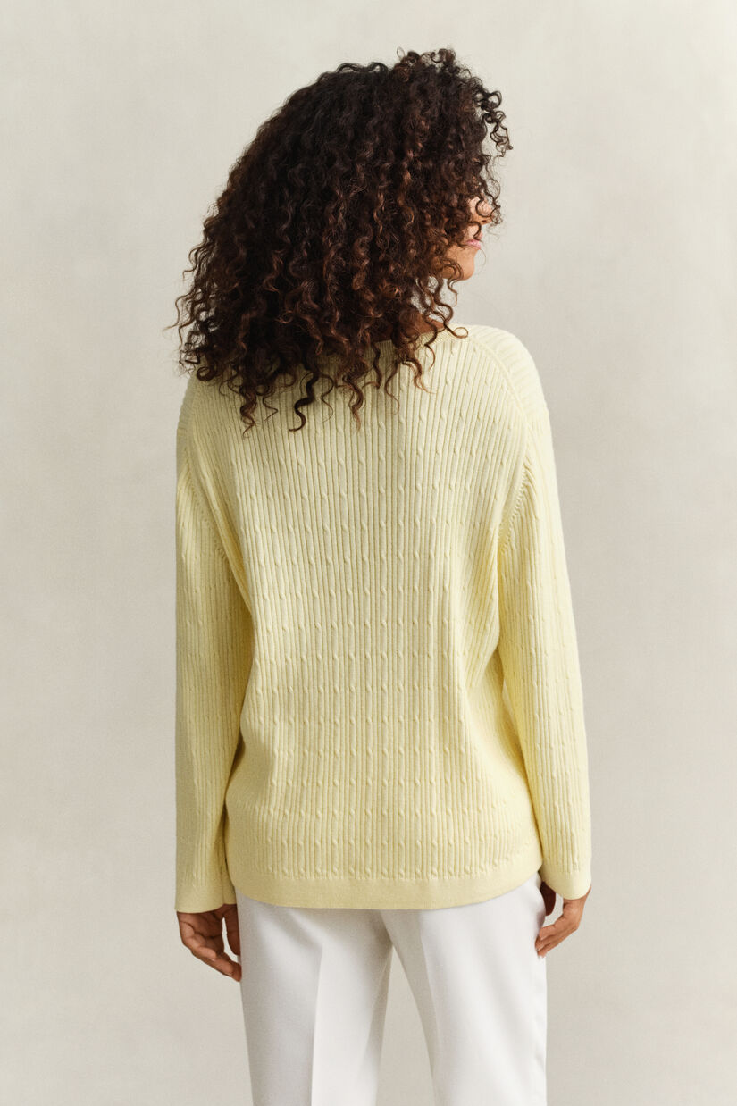 Pull col V en maille torsad&eacute;e